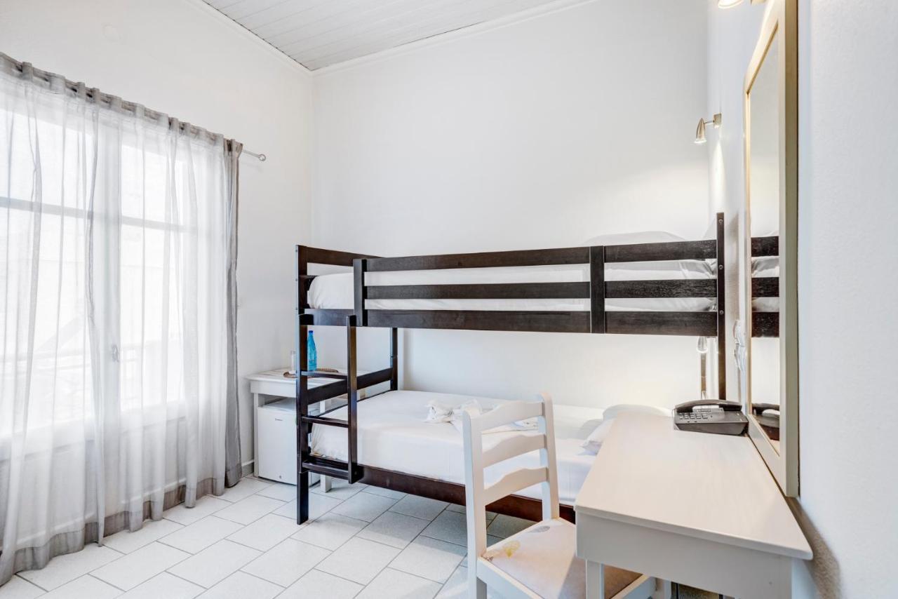 Hotel Kamelo Vári Esterno foto